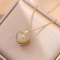 Colar com Pingente Coração Dourado Cravejado